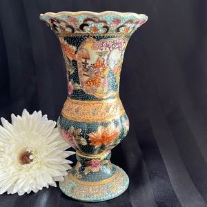 Rare 1960's Hand Painted Japanese Geisha
Vase